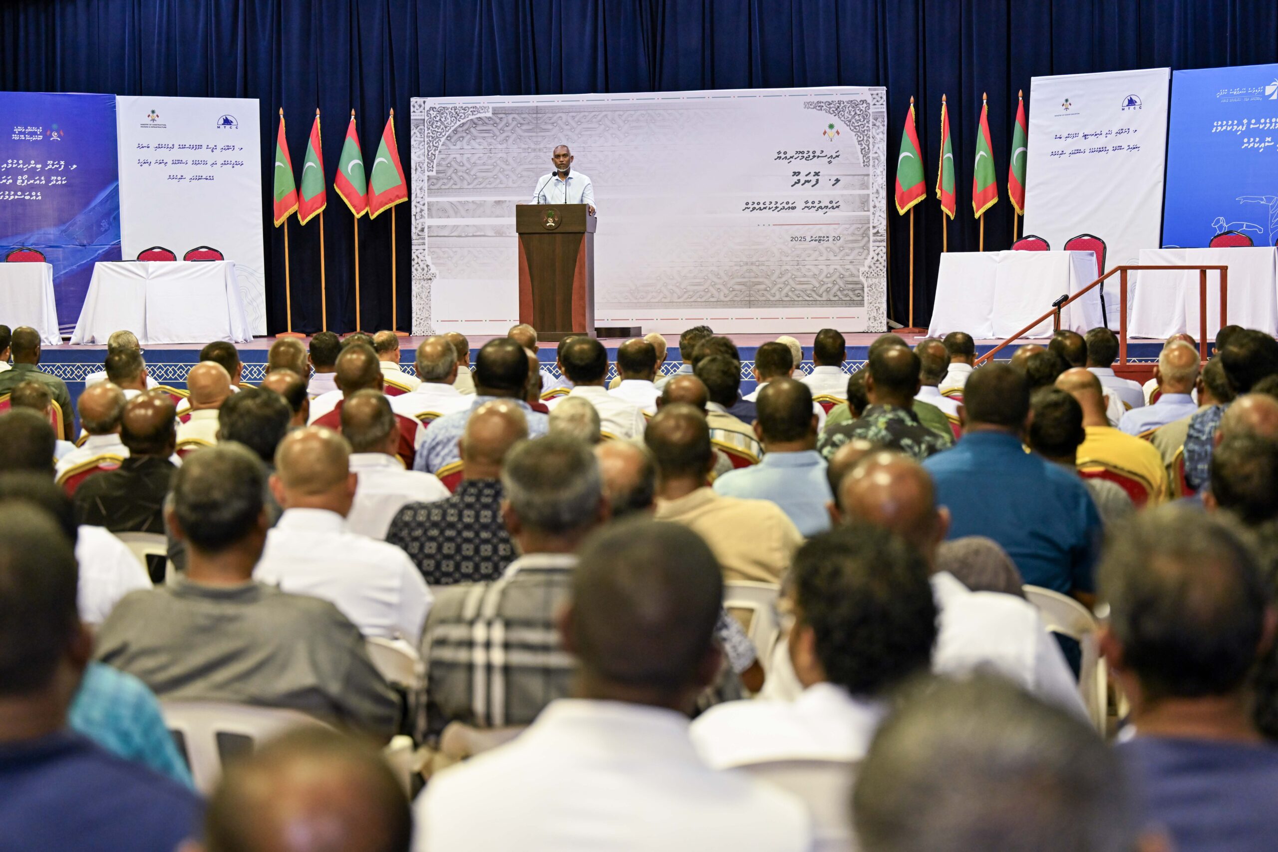 President Pledges Major Development for Fonadhoo