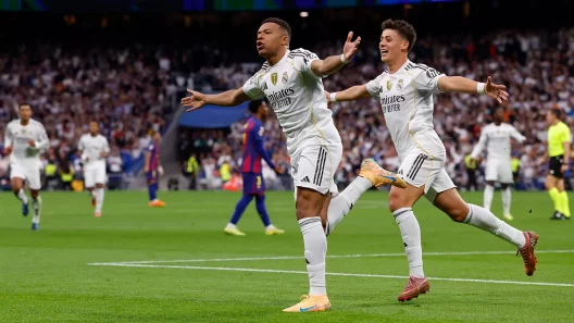 Real Madrid Beat Barcelona 2‑1 in Heated El Clásico