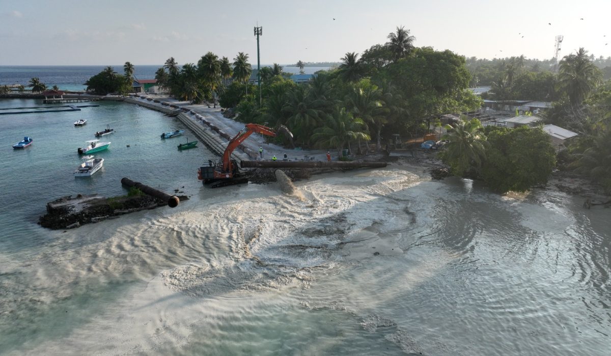Land Reclamation Work Begins in Veymandoo